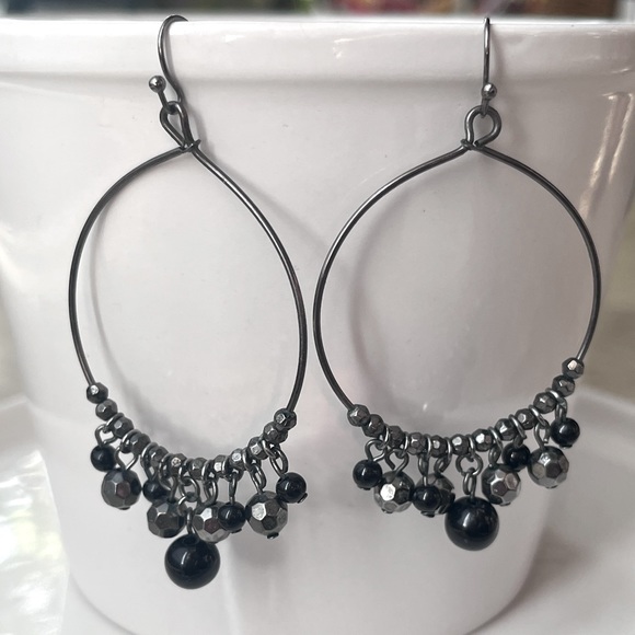 🌸3/$25 Simply Vera Wang Silver and Black Beaded Teardrop Hoop Dangle Earrings - Picture 3 of 11